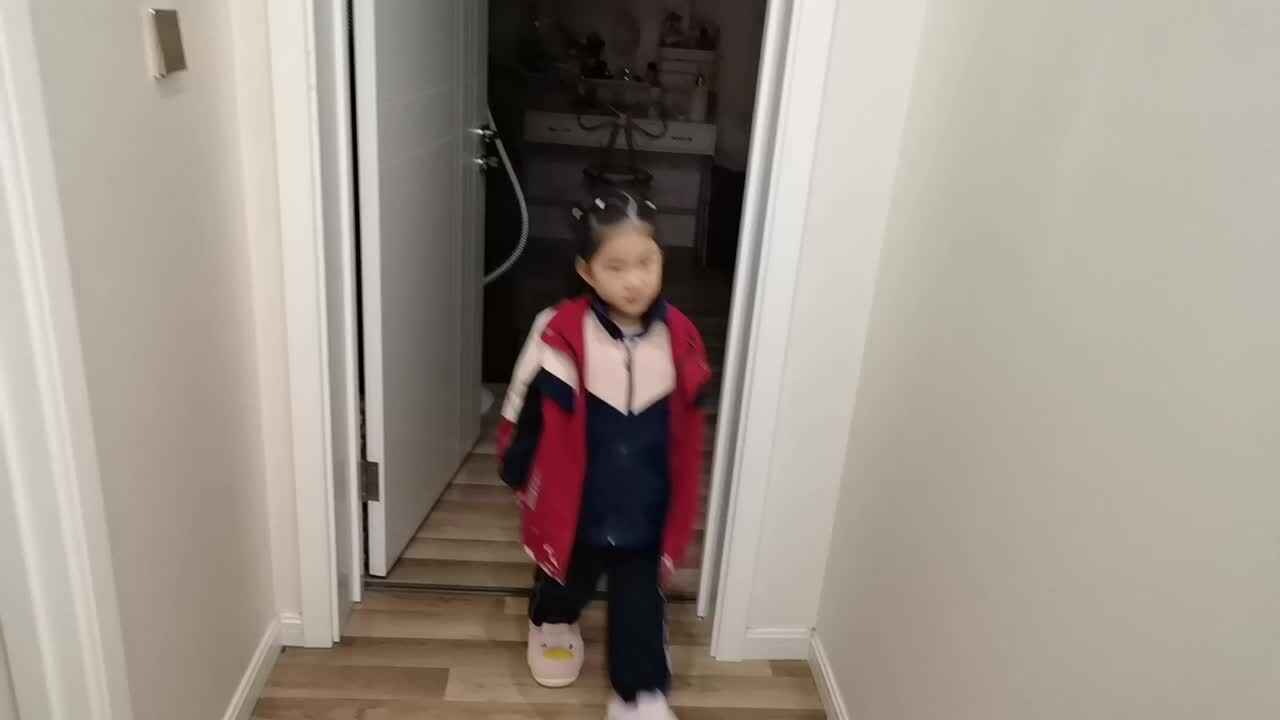 VID_20241202大B班宁汐言练青蛙跳