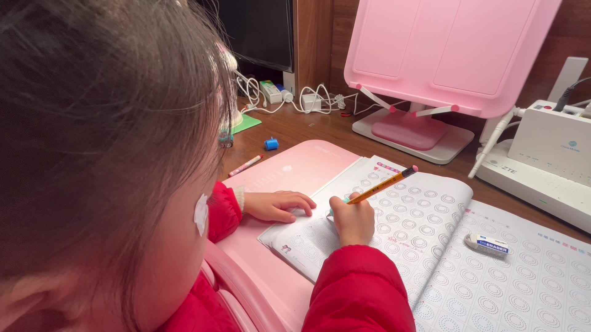 大B班李茵琪控笔练习.mov