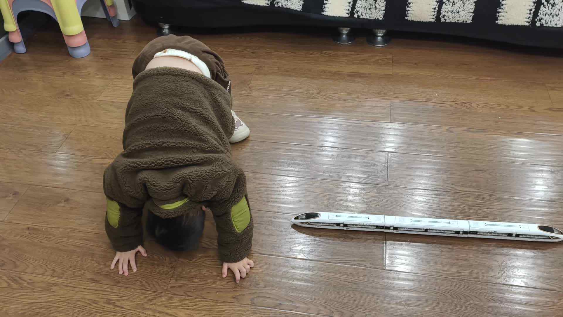 2024.12.18中A班李楷延——螃蟹爬.mp4