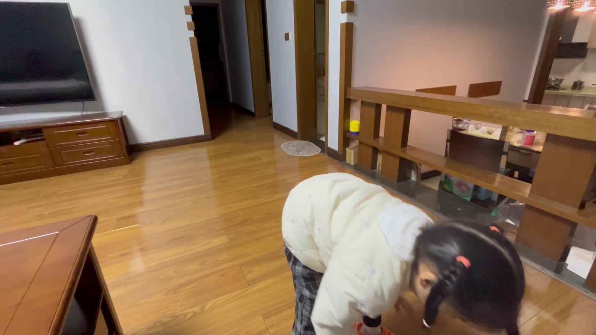 大B班李茵琪练习拍球
