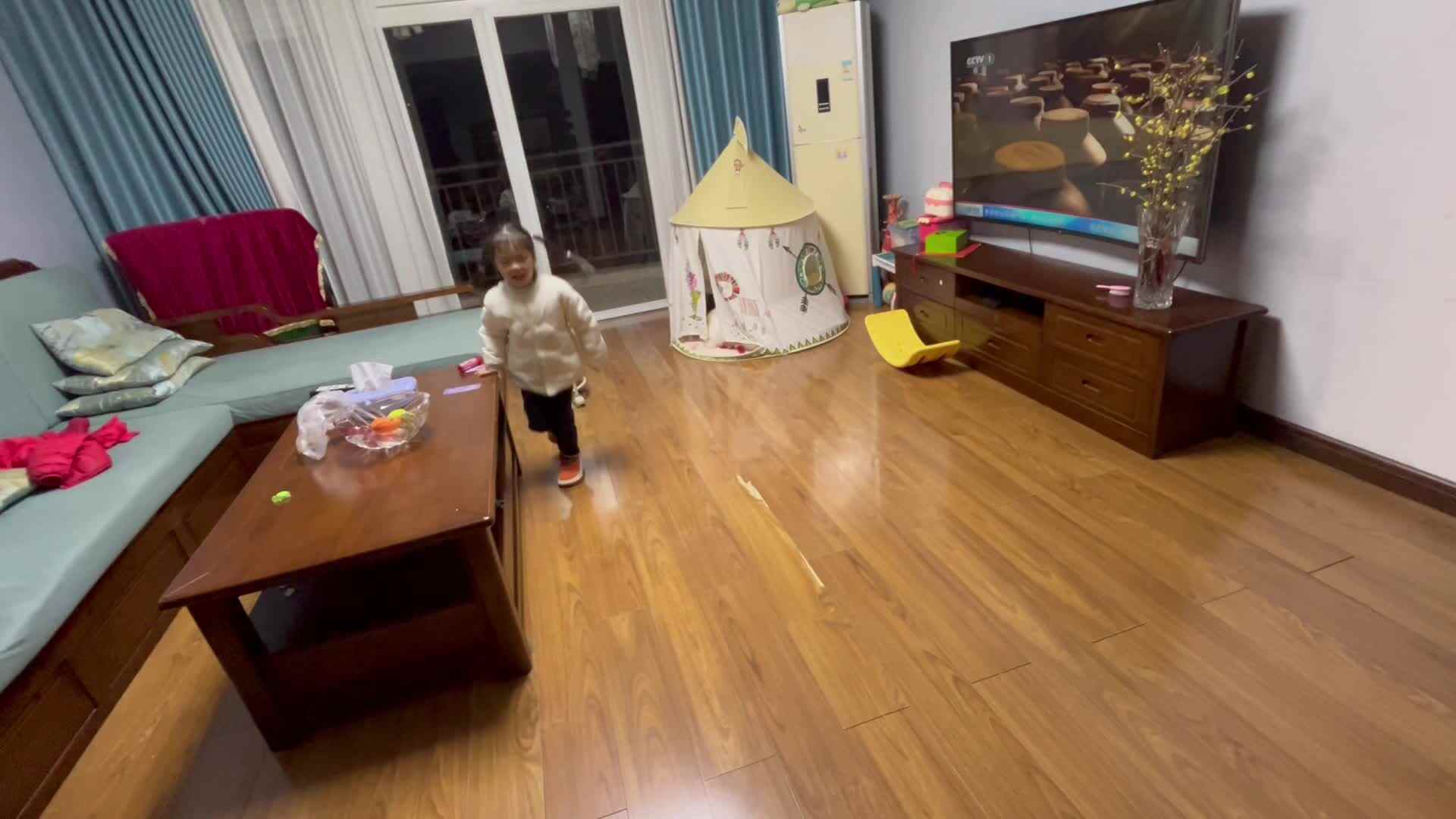 大B班李茵琪练习单脚连续跳