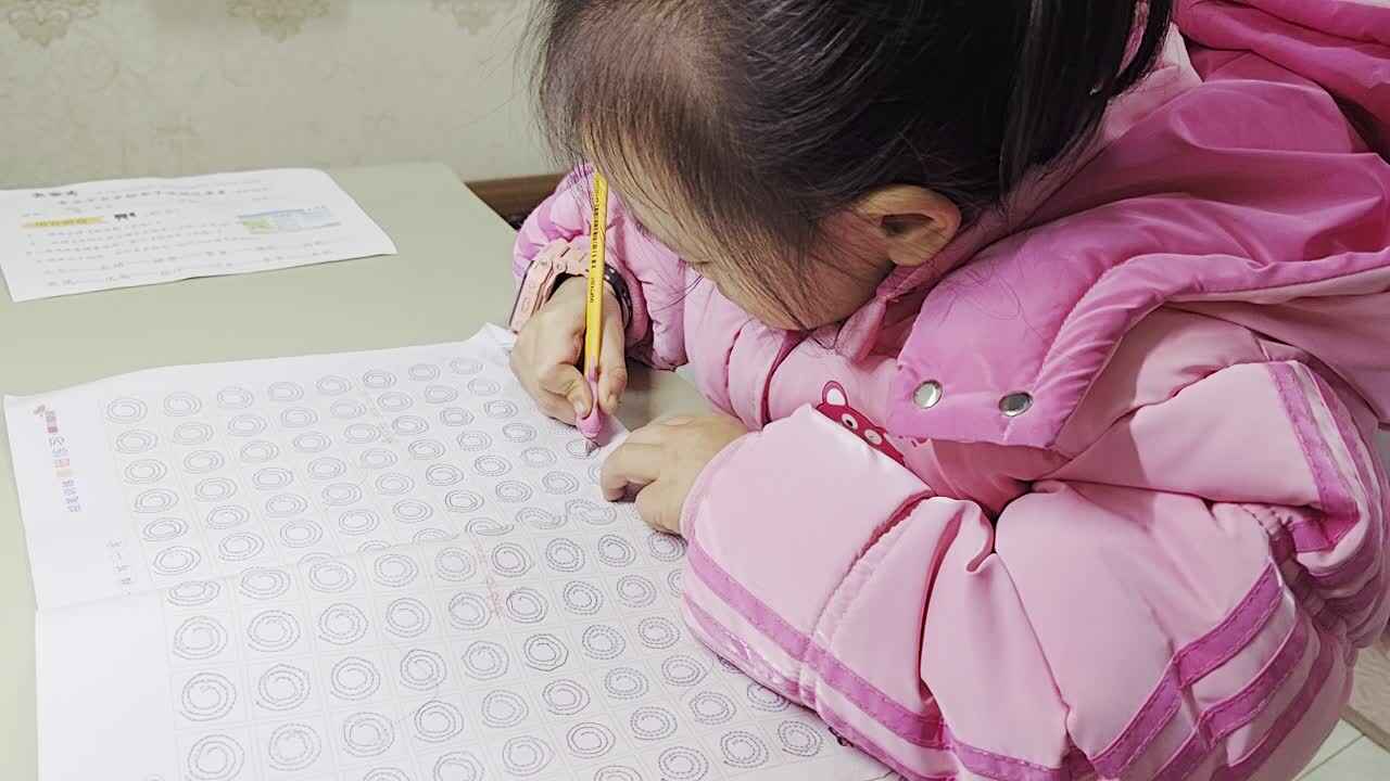 2024年12月7日大B班谭诗锜完成控笔训练23页6-9行
