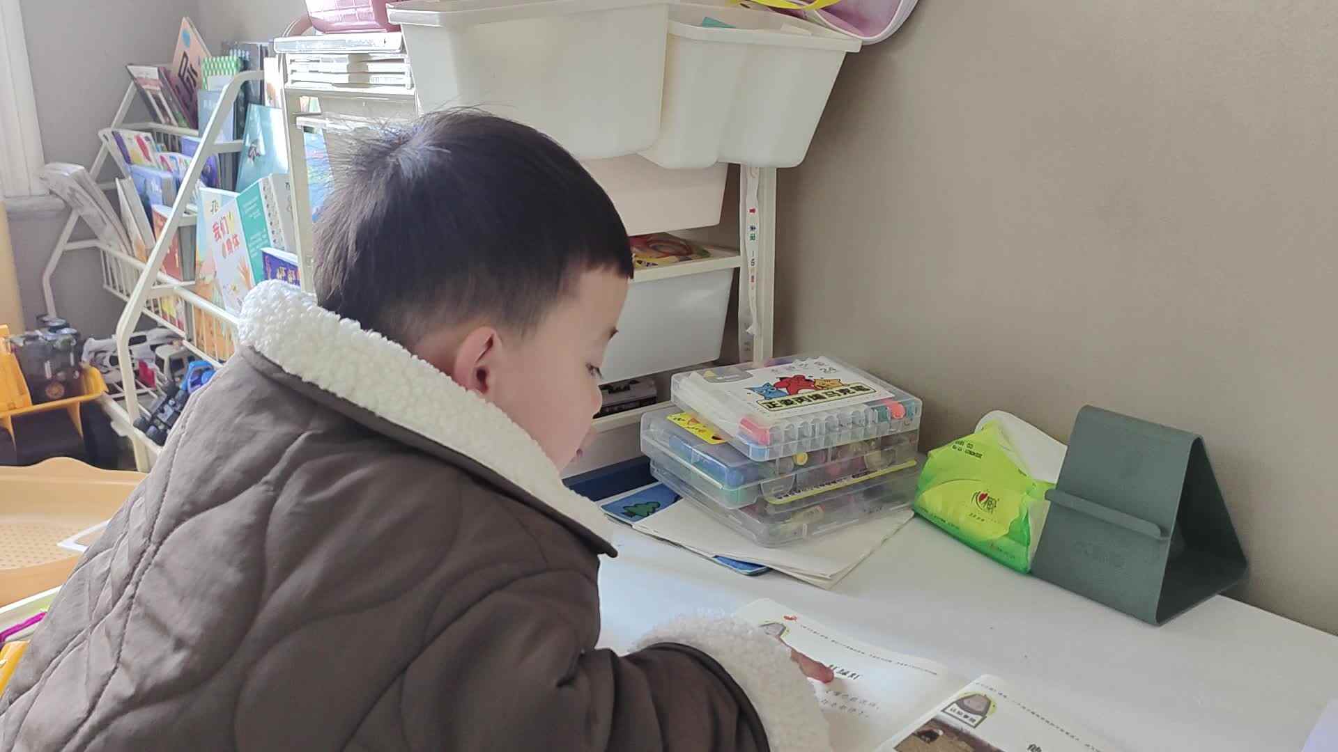 2024.12.15中A班李楷延——指读《红绿灯》.mp4