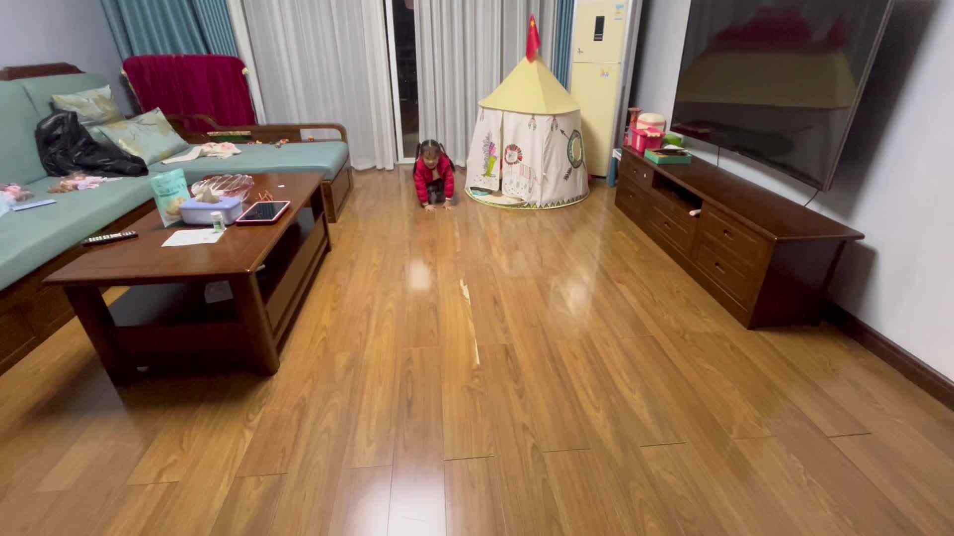 大B班李茵琪练习青蛙跳