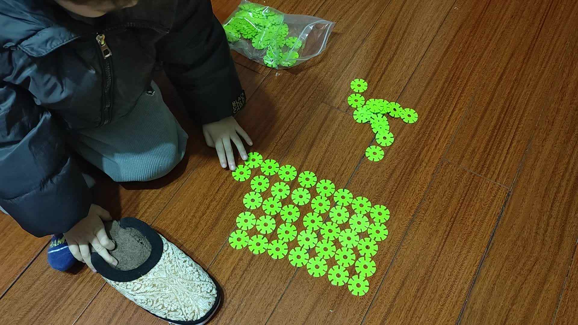 大b班刘倬宇雪花片摆数字VID_20241210_205818.mp4