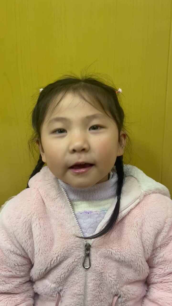 12.20大B班李瑞溪背诵古诗夏日田园杂兴.MOV