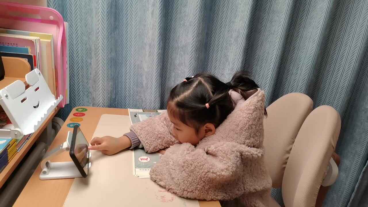 VID_20241206大B班宁汐言观看视频，学习《秋浦歌（节选）》