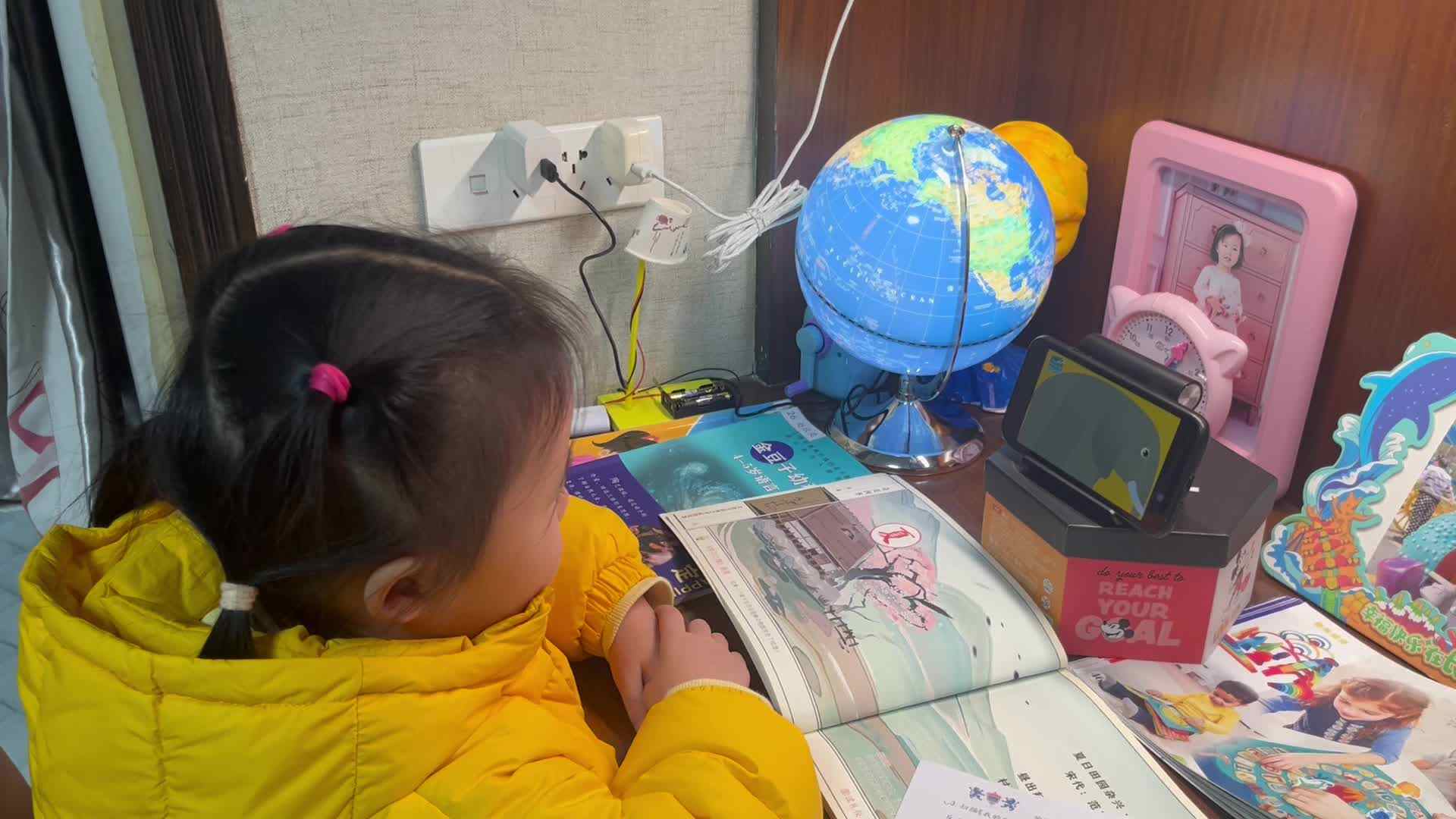12.20大A班赵欣奕观看学习英文视频
