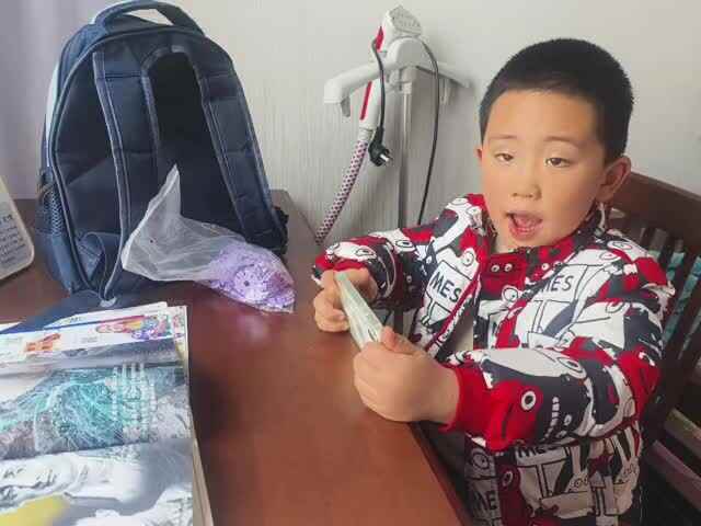 20241215大B班赵芃栎观看英文视频《The Foot  Book》