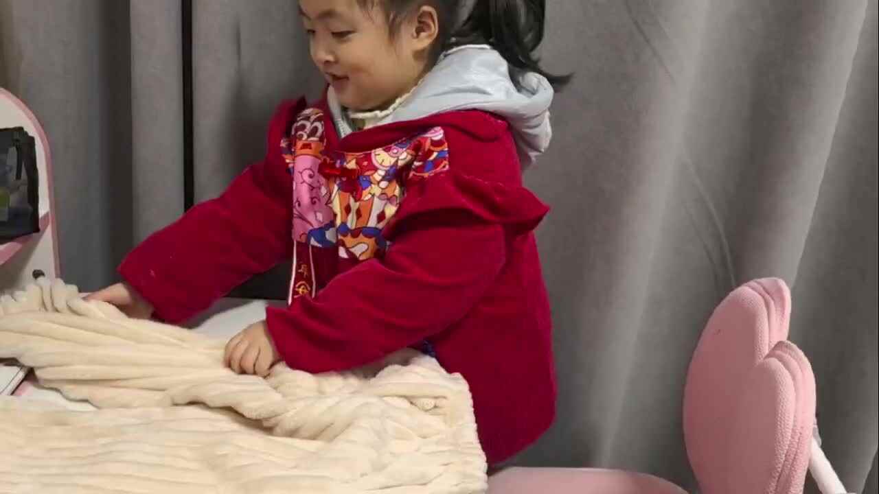 中A班2024.12.24艾琰茹— 叠裤子