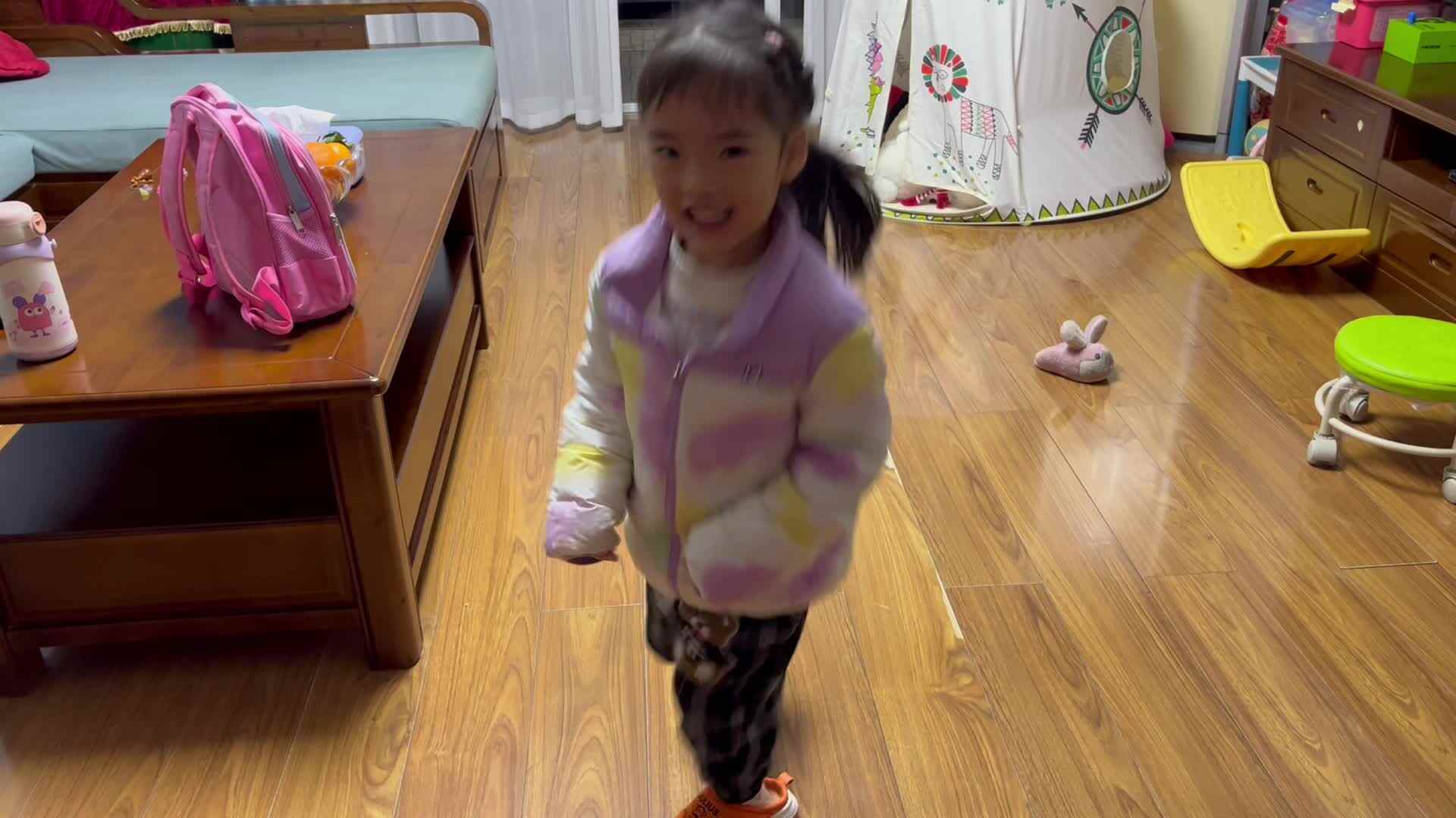 大B班李茵琪练习单脚连续跳