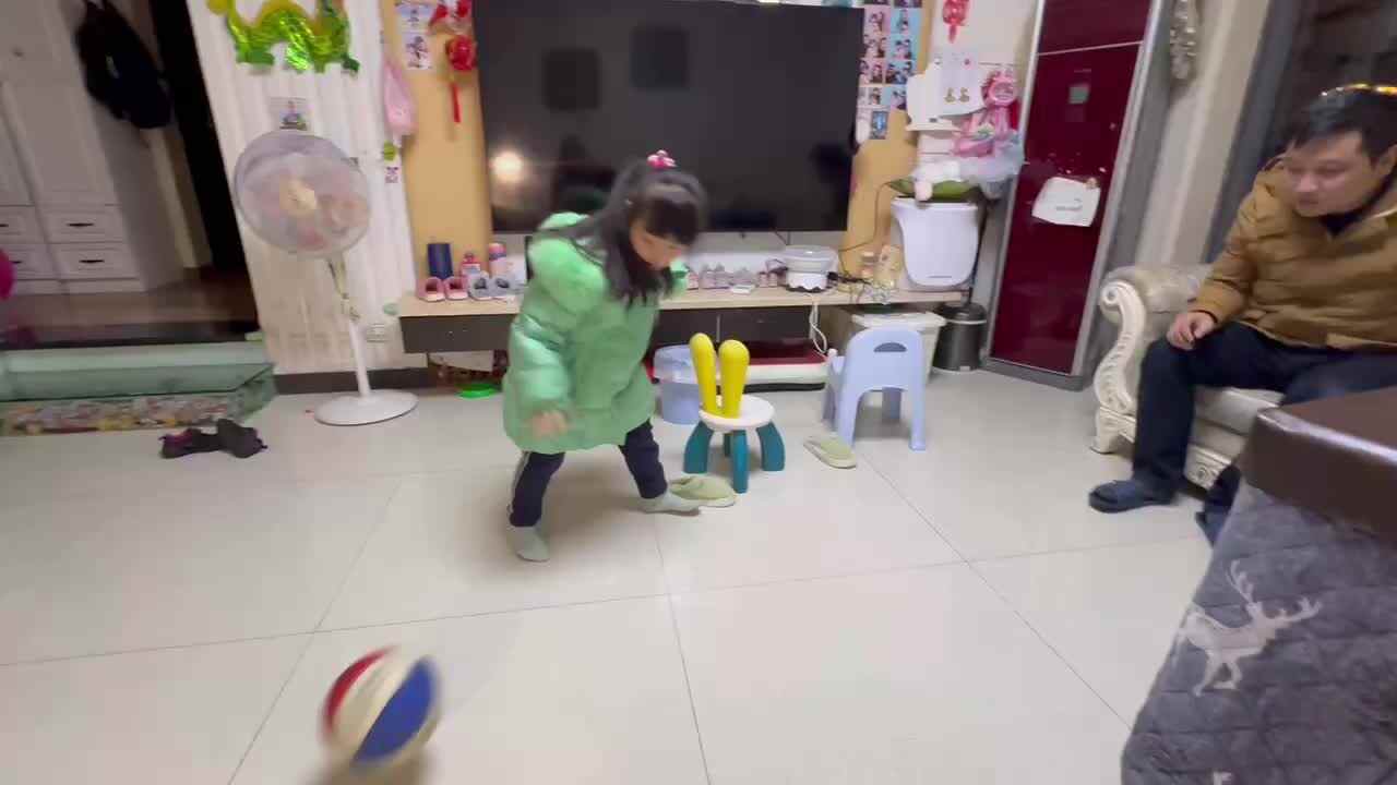 ⁣20241212大B班舒琳芯拍篮球