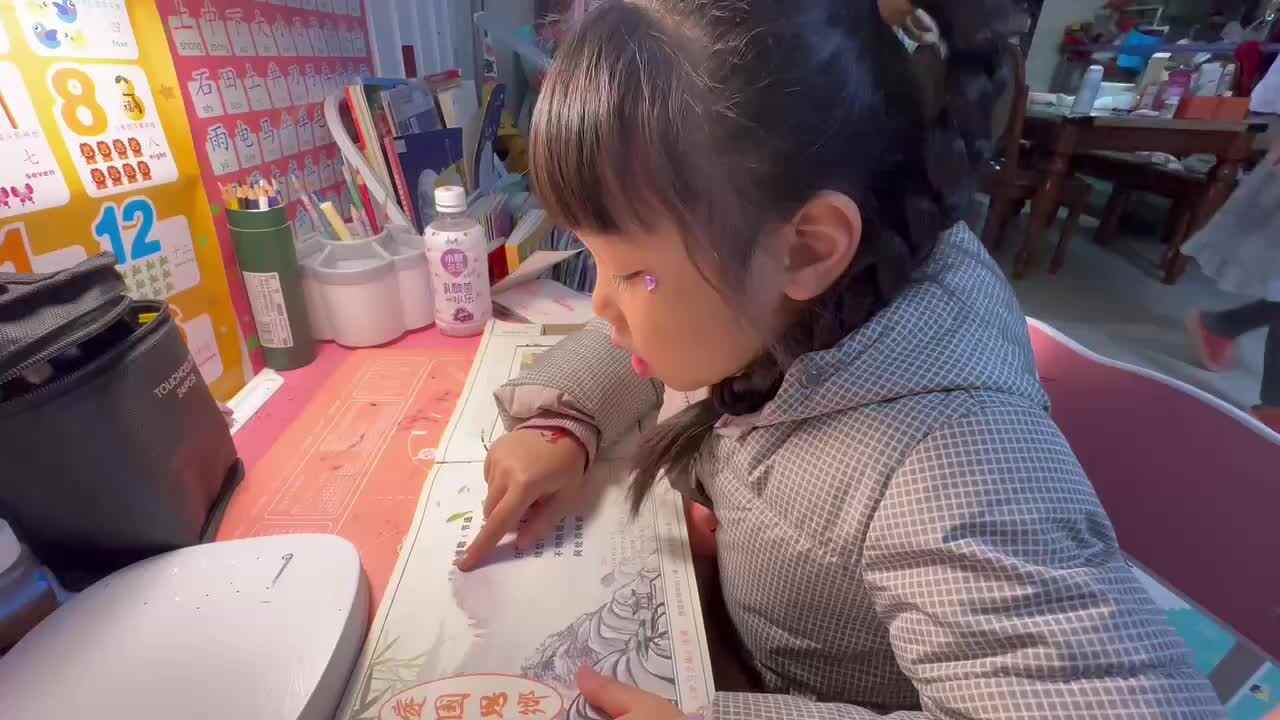 ⁣⁣⁣20241207大B班舒琳芯指读古诗《秋浦歌》