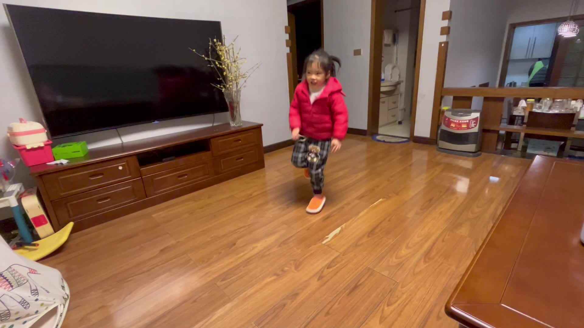 大B班李茵琪练习单脚连续跳