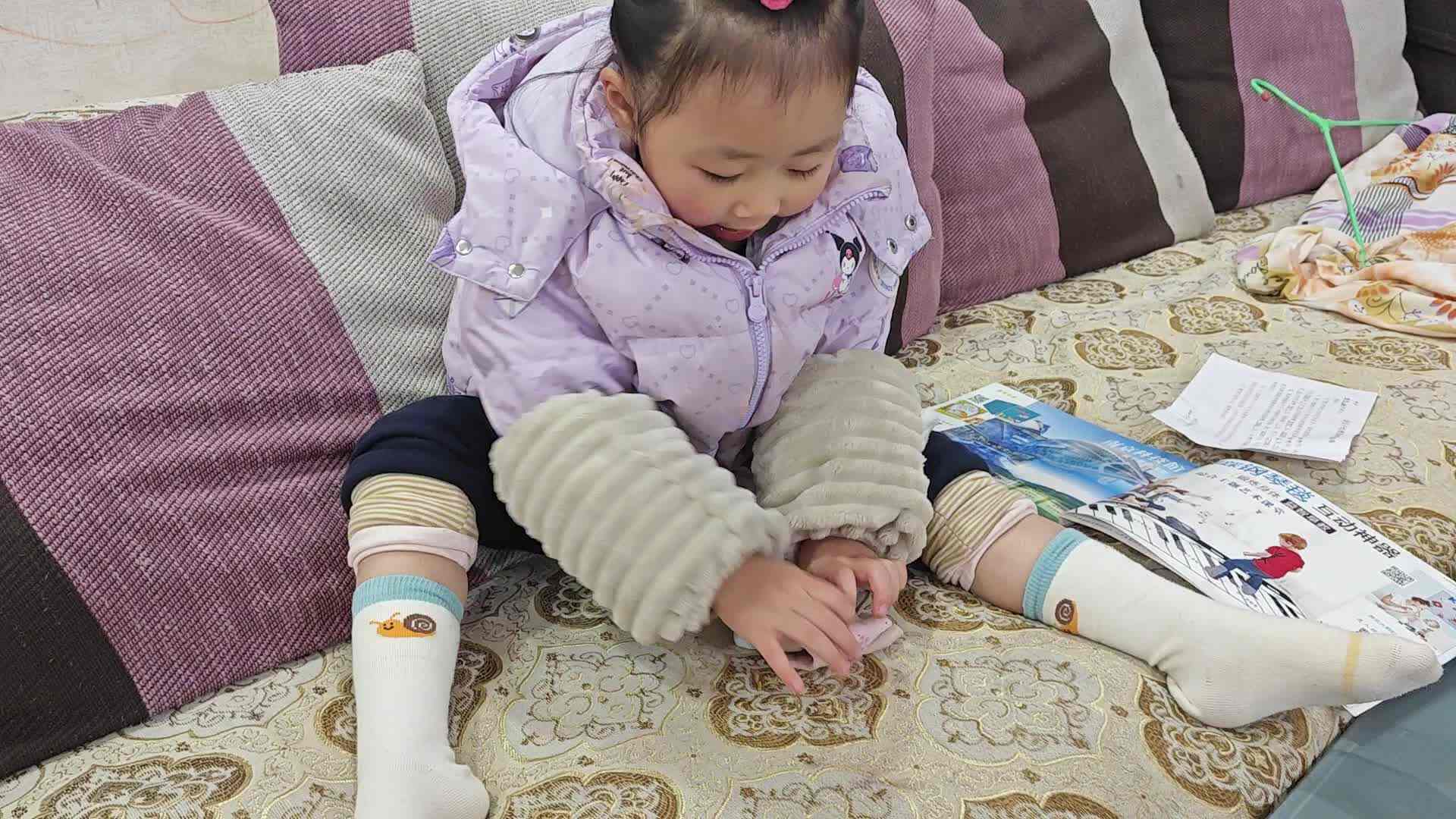 中A班2025.1.6张艺涵《叠袜子》.mp4