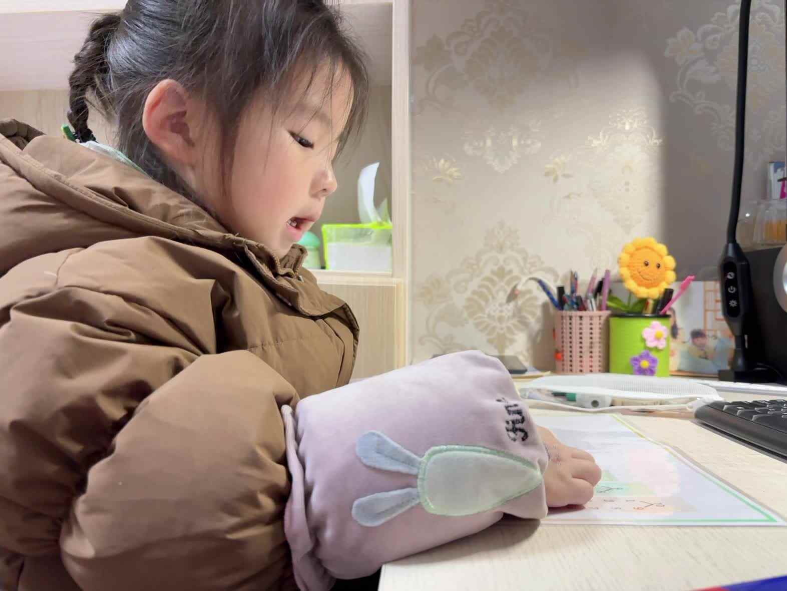 学前B班蒲依诺2025.1.3日指读(数字8-10的分解组合).mp4