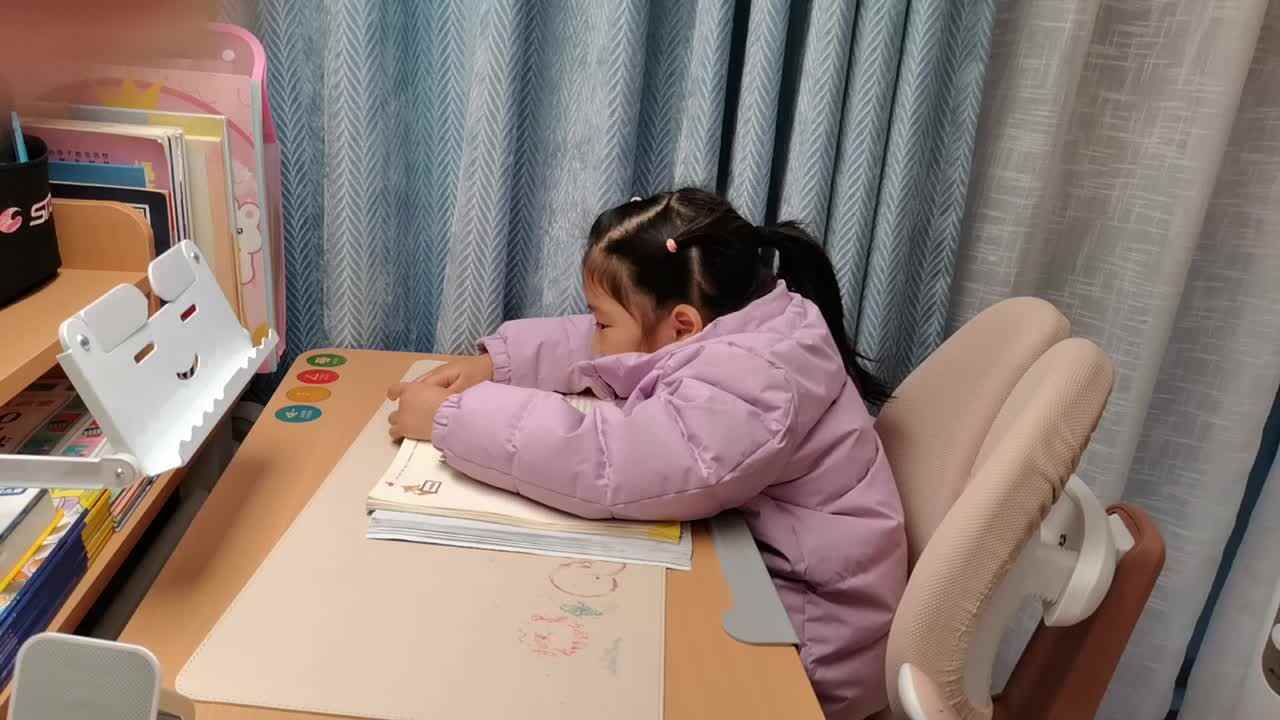 VID_20250117大B班宁汐言分享语言书《皇帝的新装》