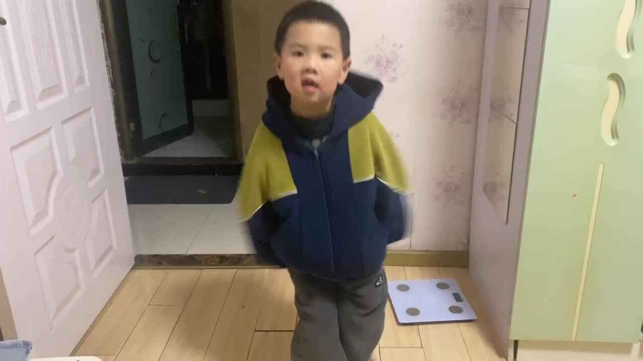 ⁣⁣大B班吕子垚体能训练（⁣开合跳）20250109.MOV