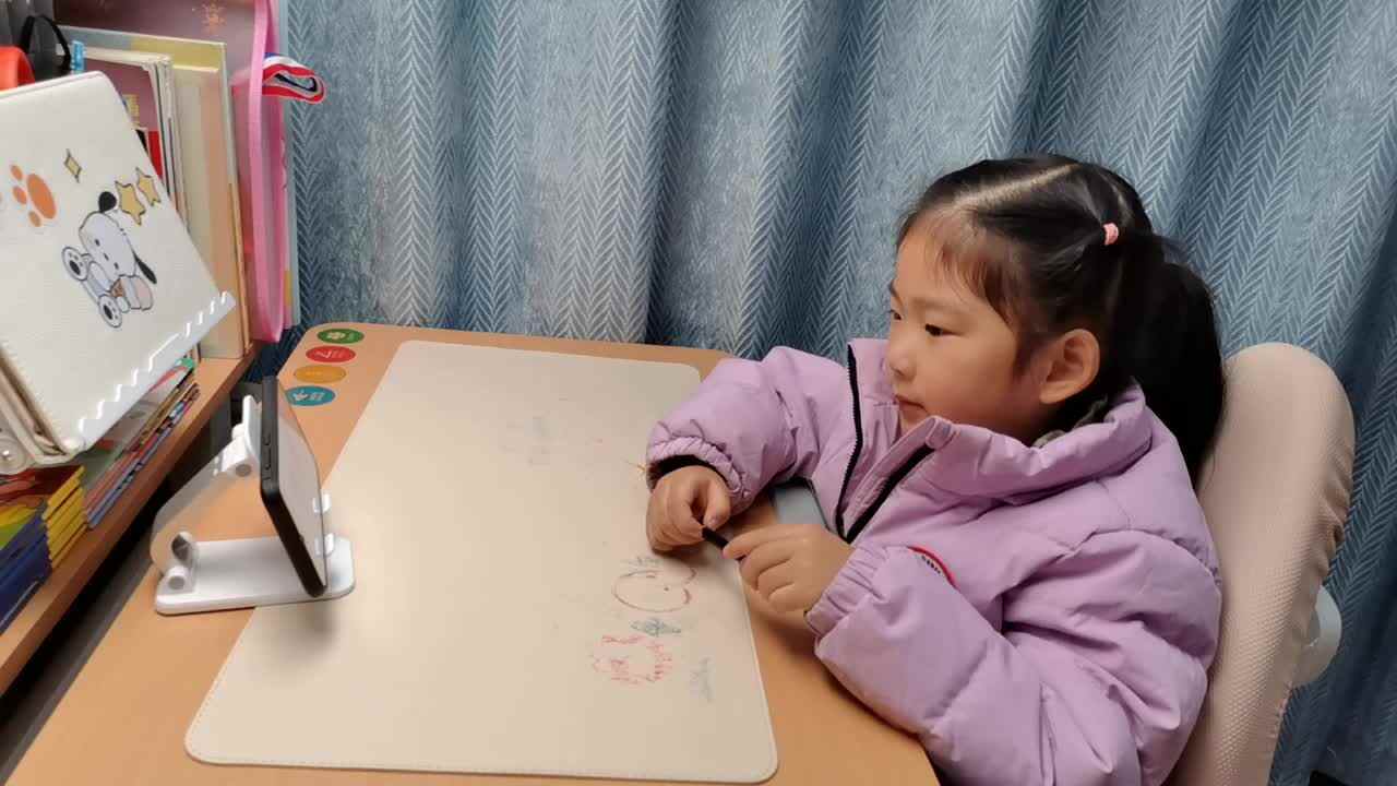 VID_20250103大B班宁汐言观看《Comparatives朗读示范》进行跟读