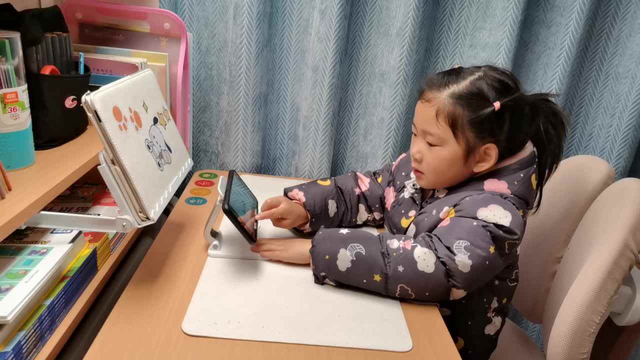 VID_20250110大B班宁汐言观看英语视频《Lowercase n》