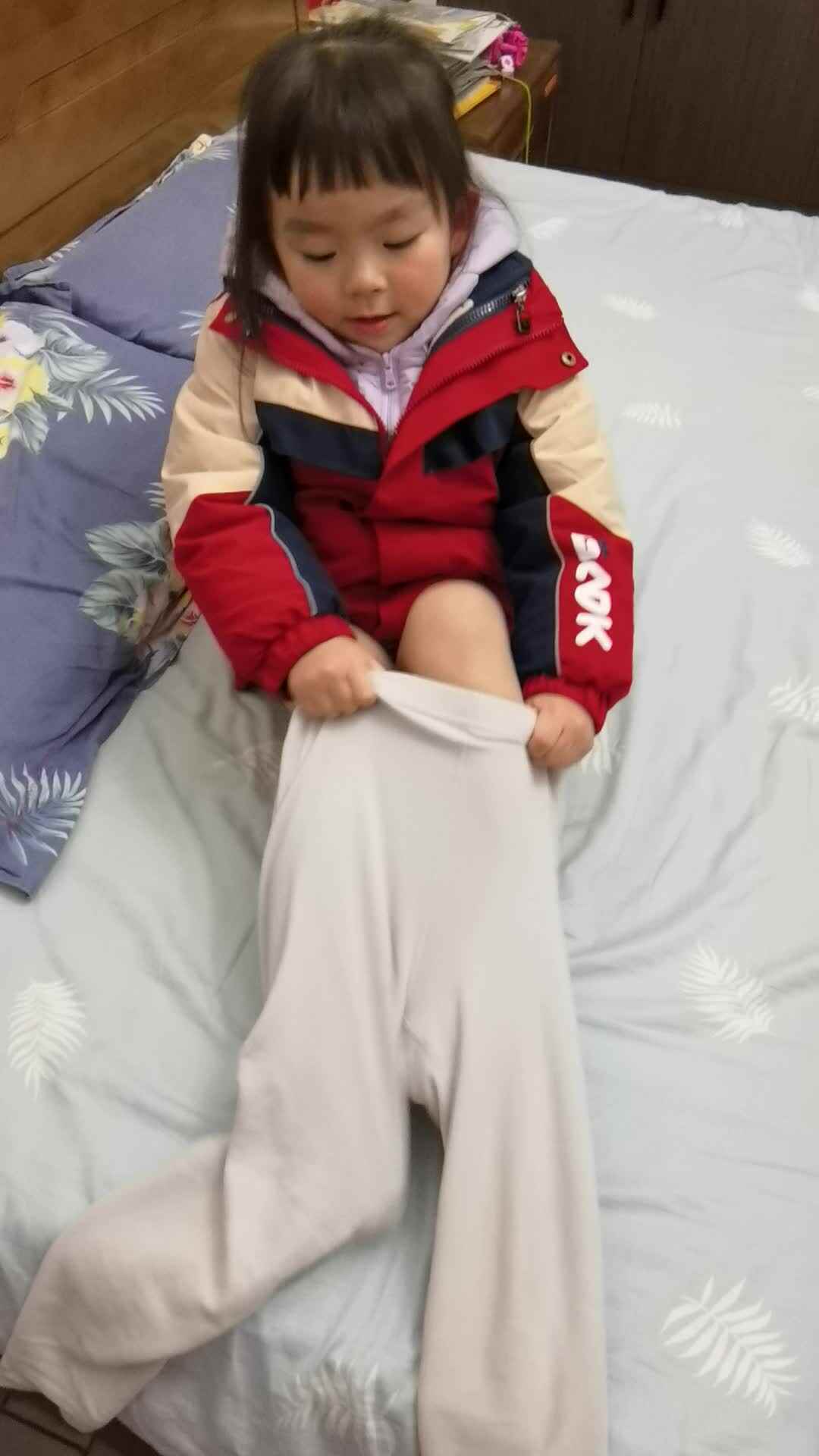 练习穿裤子