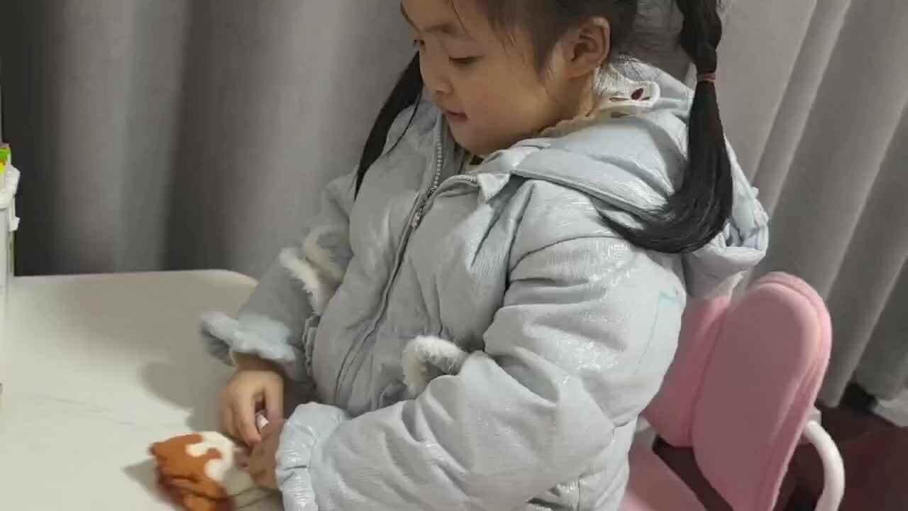 中A班2025.1.8艾琰茹—我会自己叠袜子