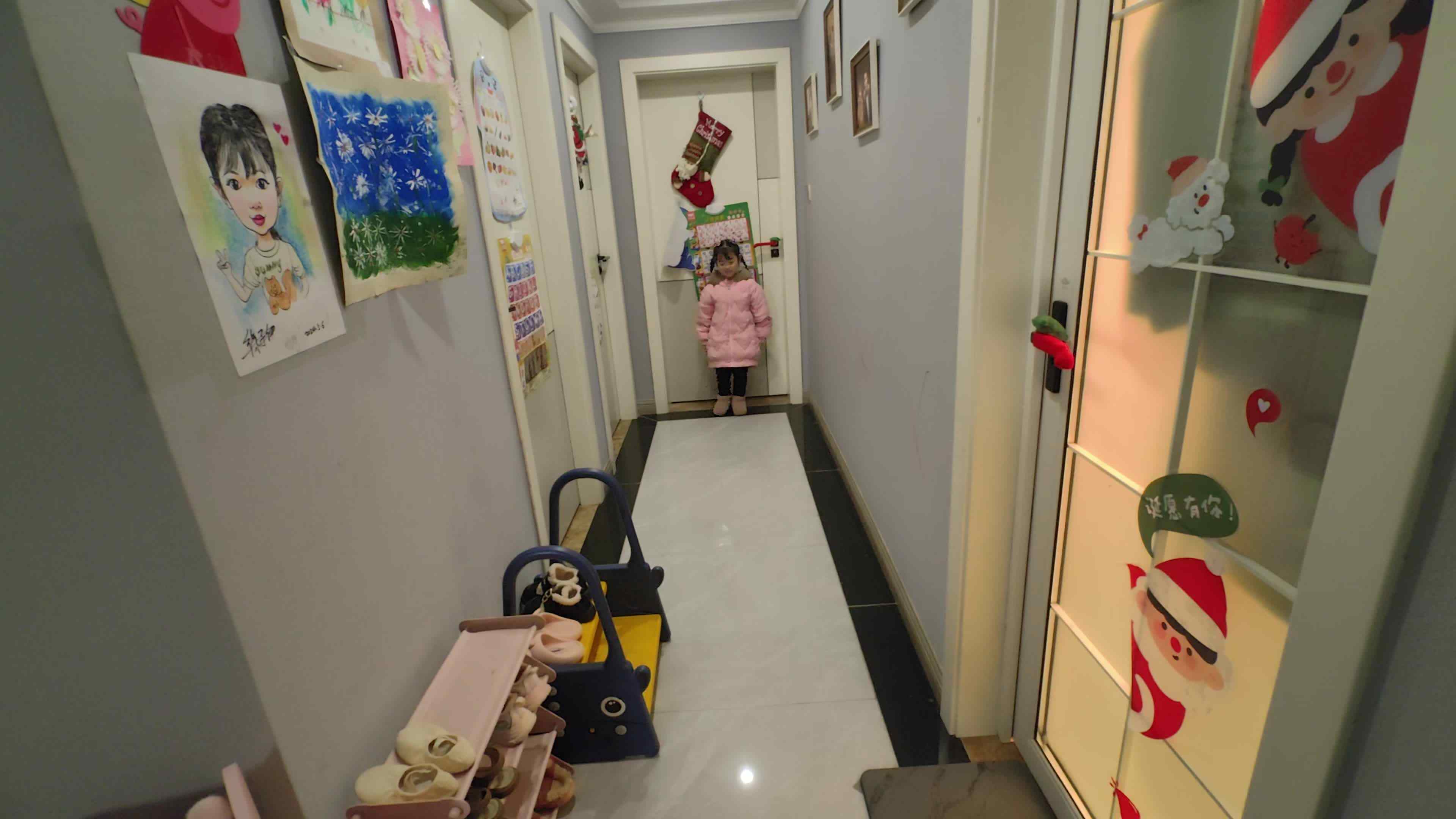 大B班  徐子伊 单脚连续跳