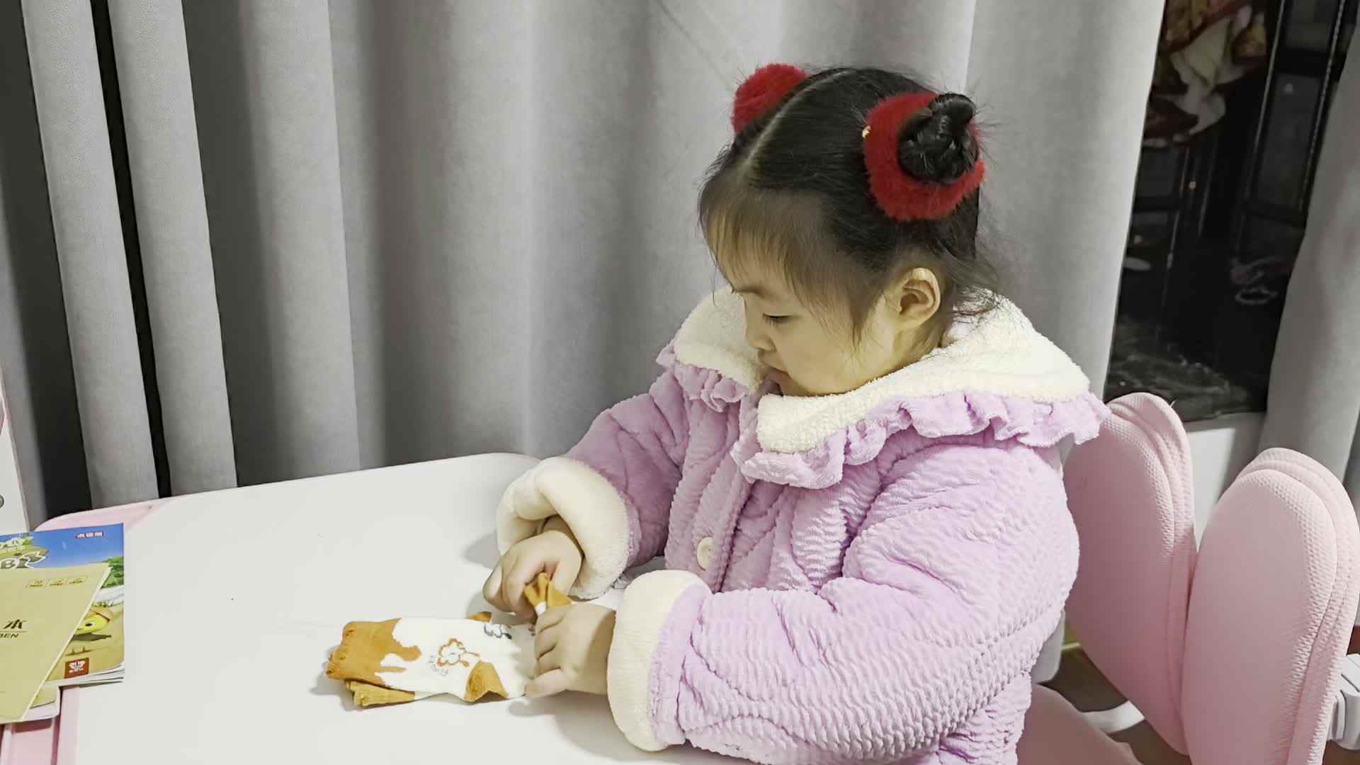 中A班2025.1.9艾琰茹— 我会自己叠袜子