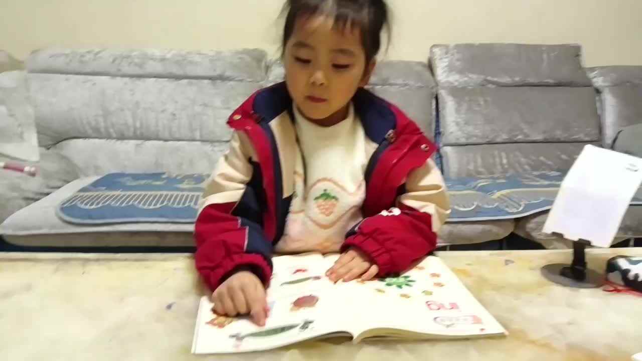20241230学前B班任依恬指读拼音《后鼻韵母ong》