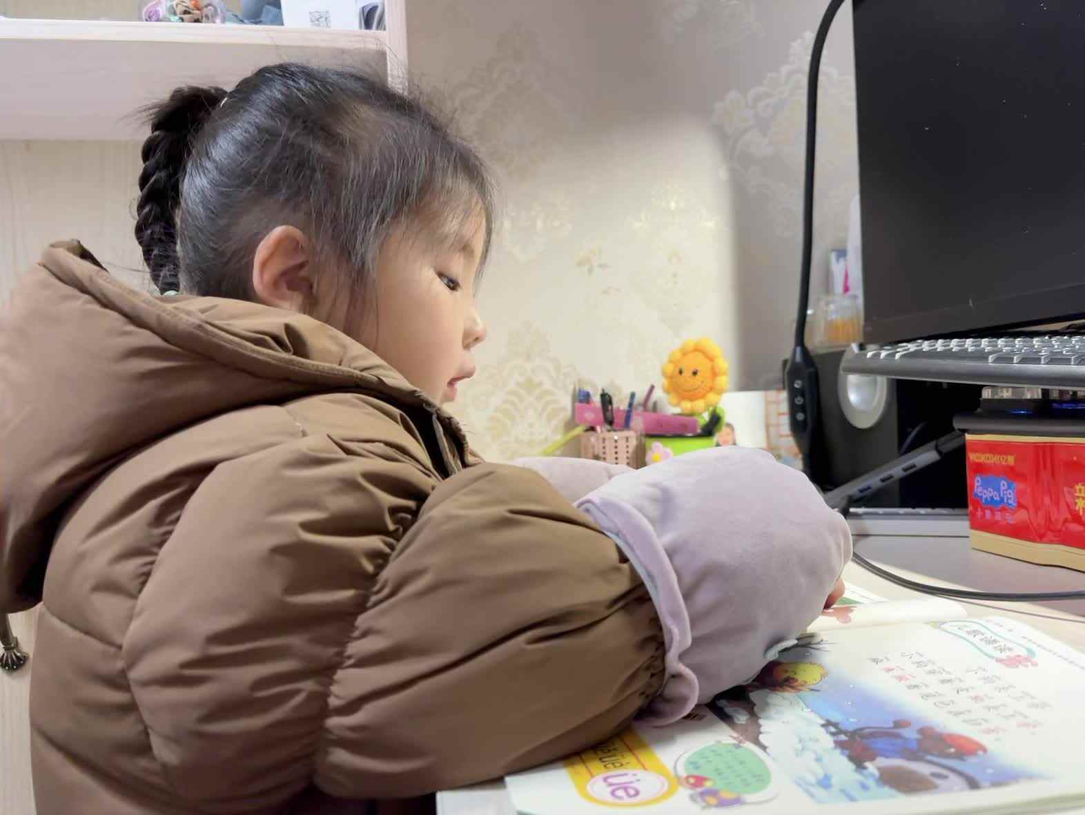 学前B班蒲依诺2025.1.15日指读(复韵母ue ).mp4