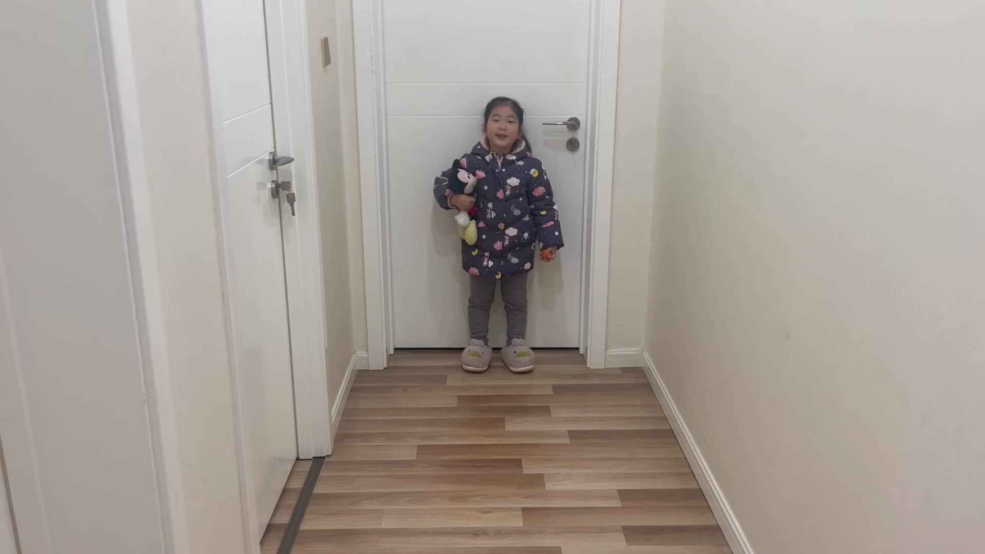 大b班宁汐言练习单脚跳