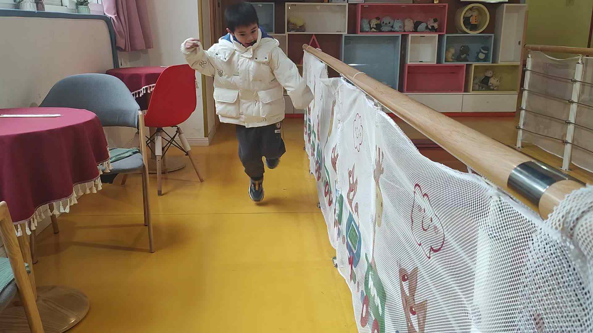 大b班刘倬宇单脚连续跳VID_20250225_181006.mp4