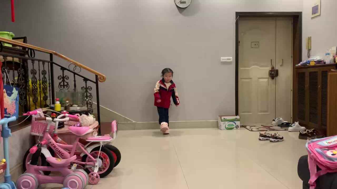 2.24大A班赵欣奕单脚跳练习