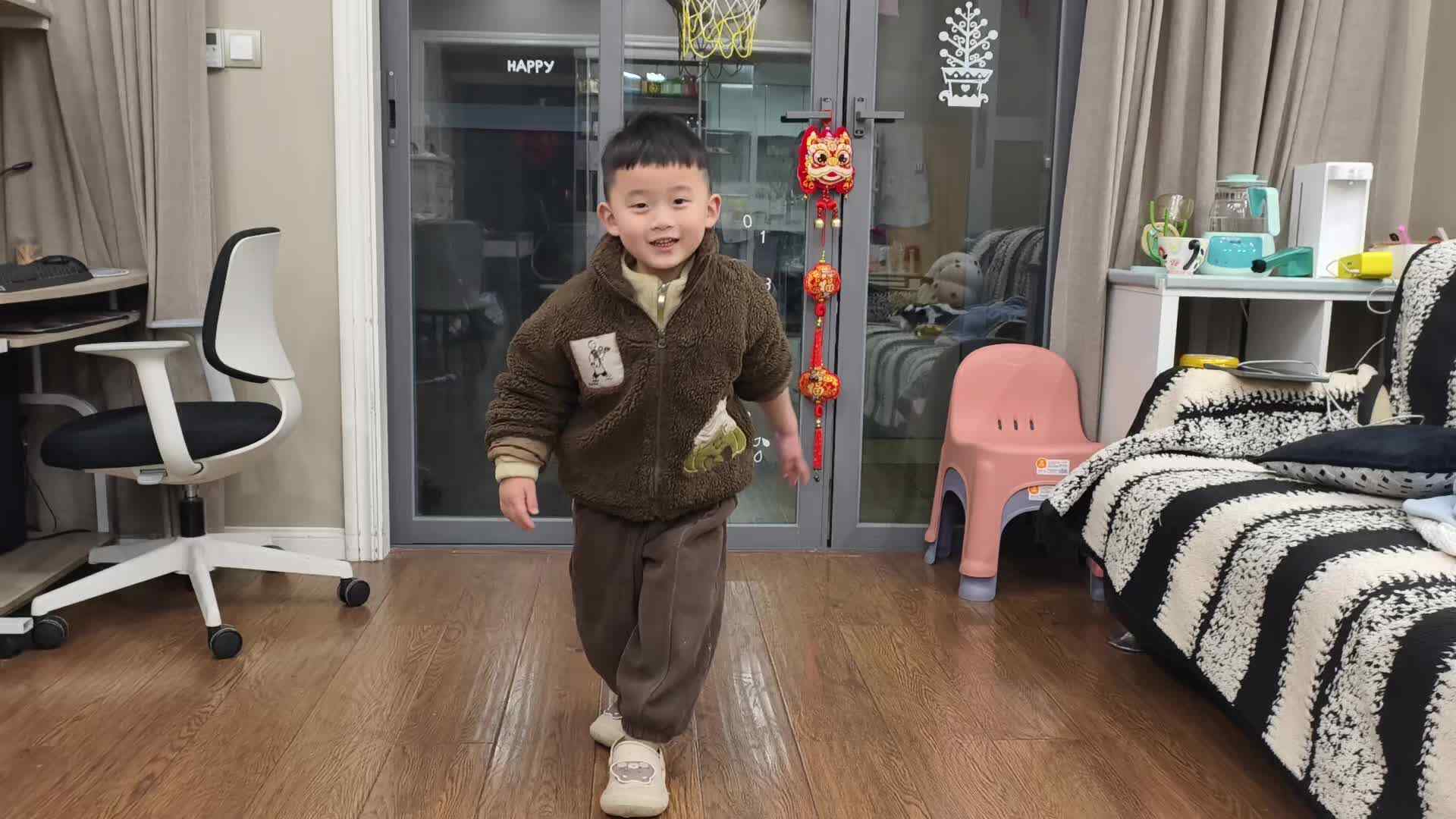 2025.2.24中A班李楷延——剪刀跳.mp4
