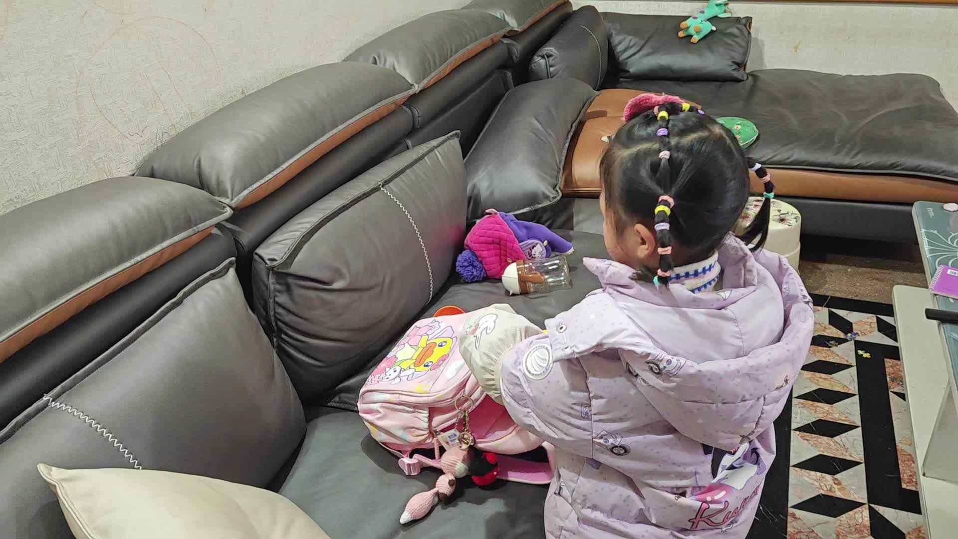 中A班2025.2.20张艺涵《整理书包》.mp4