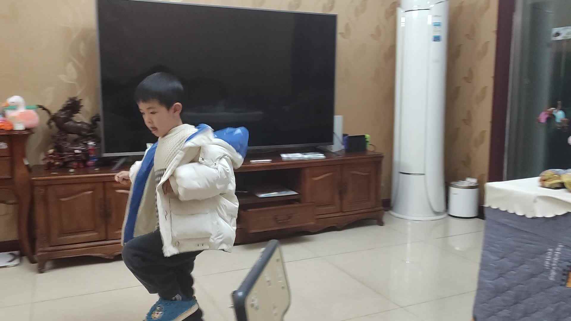 大b班刘倬宇单脚连续跳2.mp4