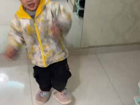 单脚跳 20250224 江易轩
