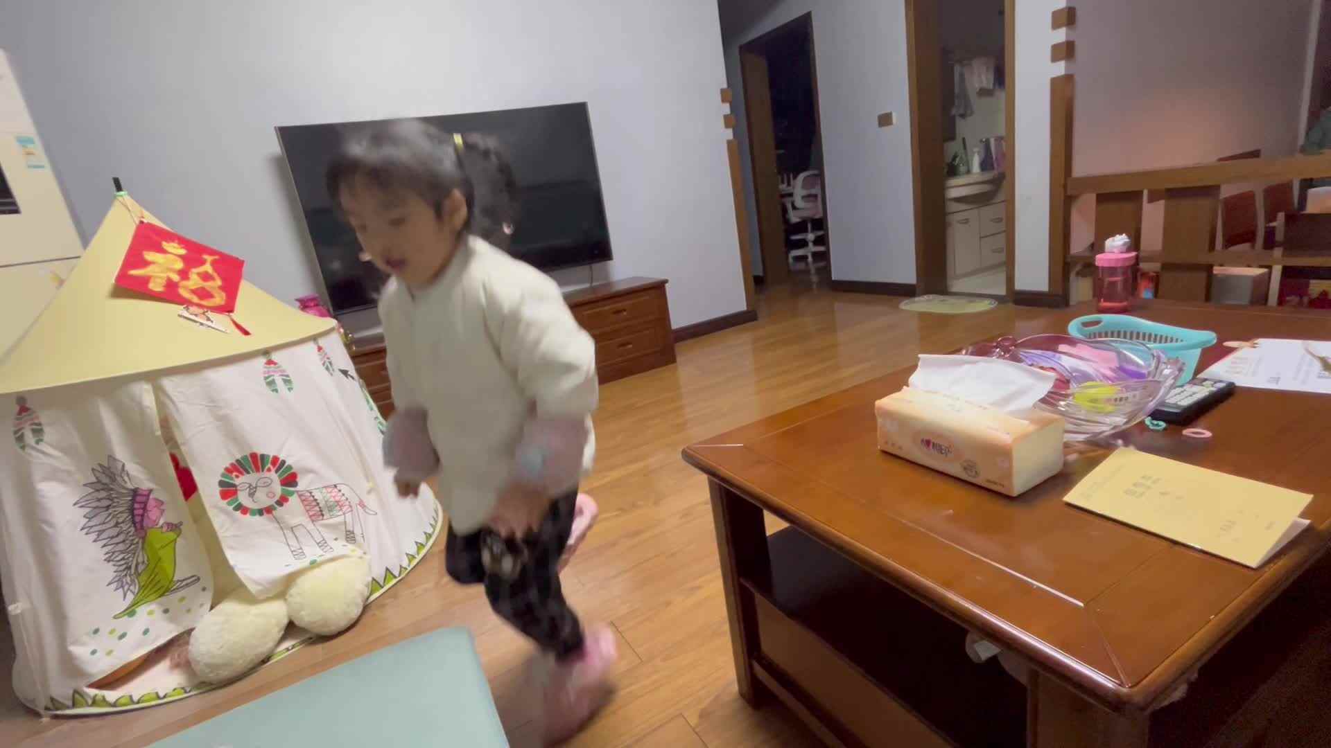 大B班李茵琪练习单脚连续跳