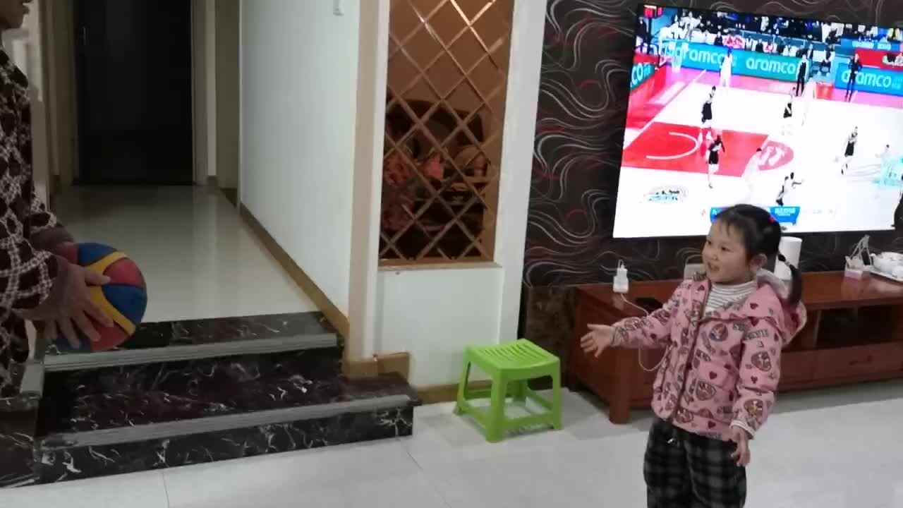 大A班李盈莹  《抛接球》
