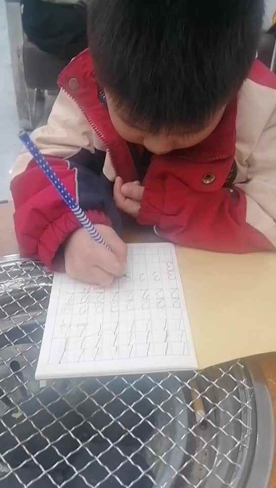 大B班邓铸罡20250312书写数字3