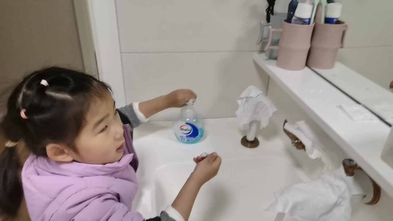 VID_20250305大B班宁汐言练习七步洗手法