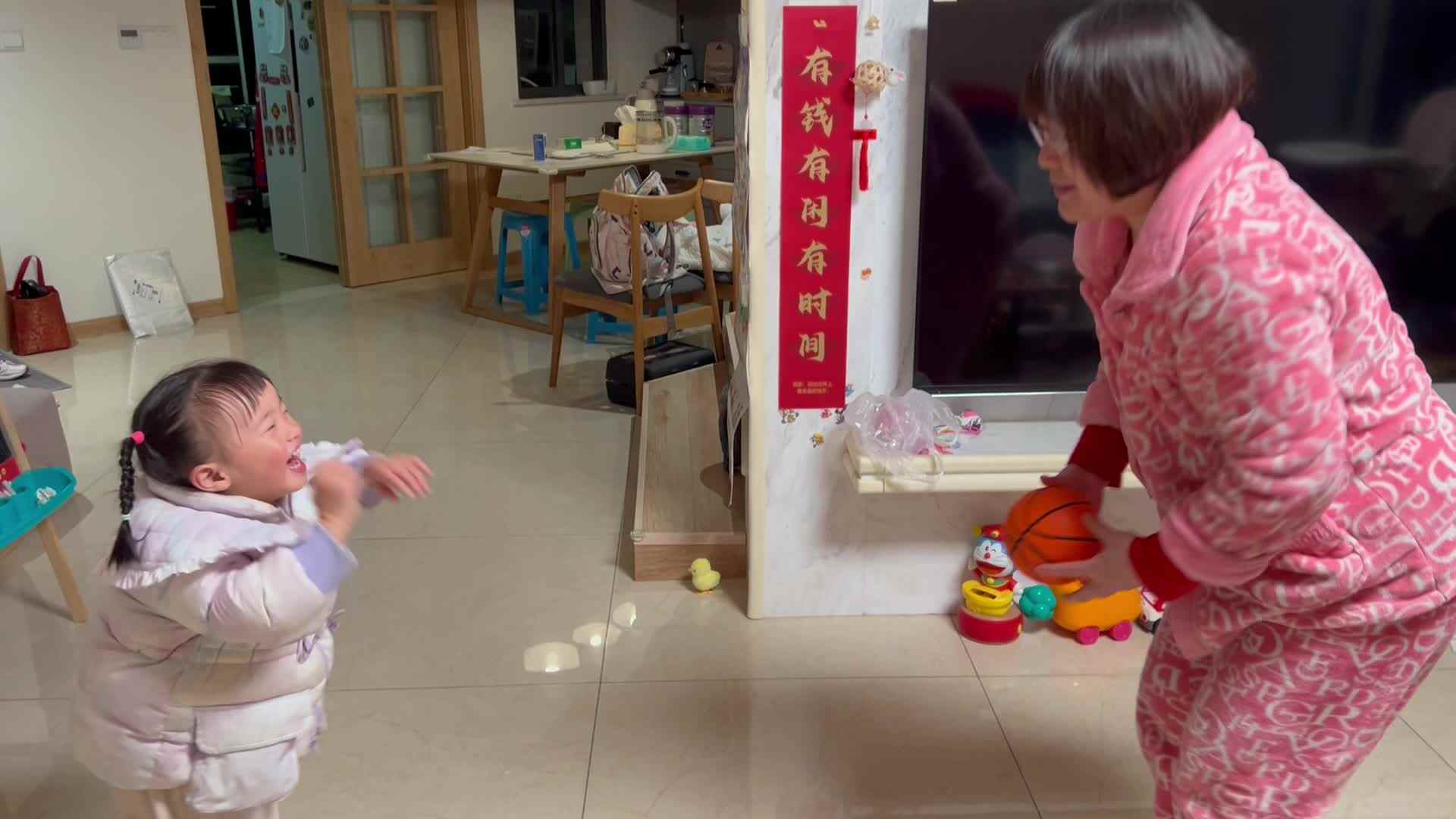 周恬羽抛接物品.mov