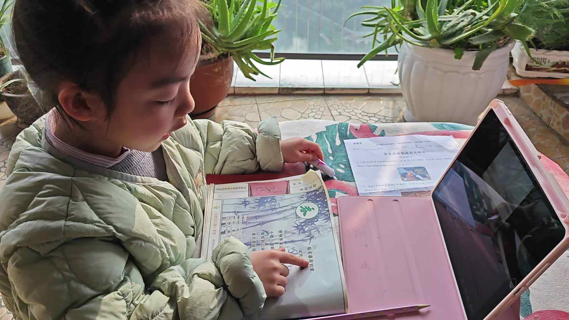 学期B班魏琪珈指读古诗《临安春雨初霁》.mp4
