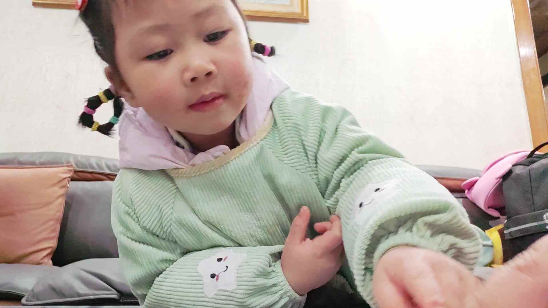 中A班2025.3.18张艺涵认识生字《大和小》.mp4
