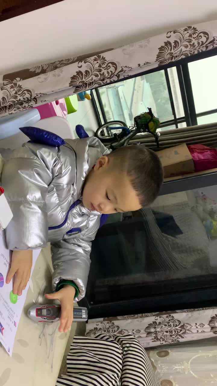 姜清译跟读《Toys朗读示范》