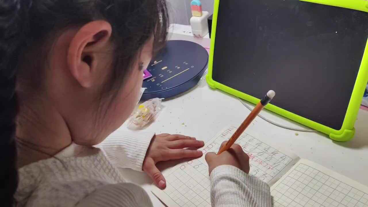 大B班 徐子伊 书写数字6