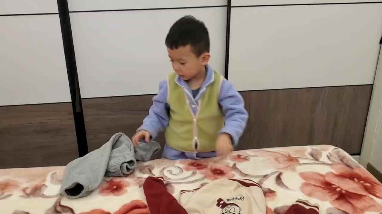 ⁣⁣⁣⁣2025.3.23大B班王千与【折叠衣物】