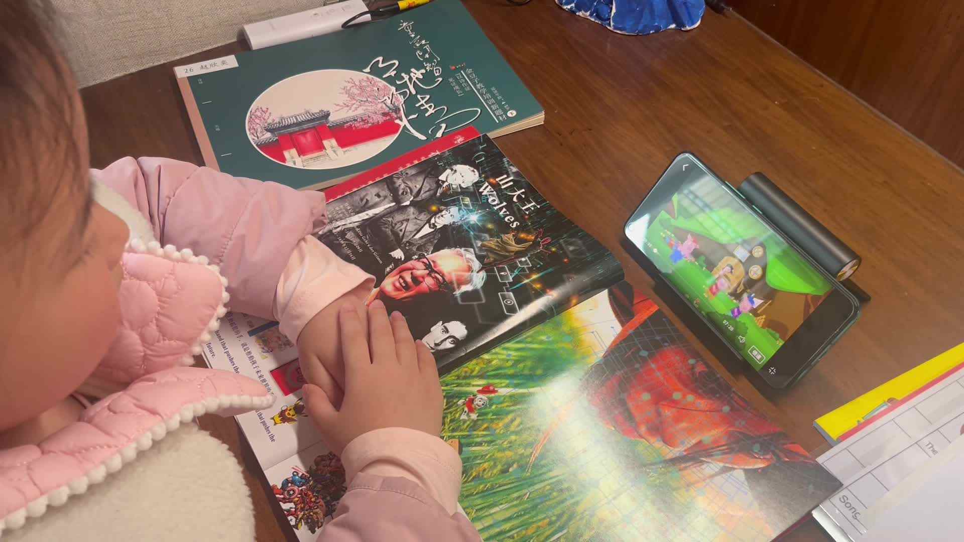 3.1大A班赵欣奕观看英文绘本三只小猪