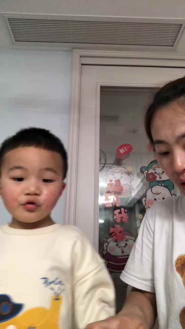 分享阅读绘本《今天穿什么？》