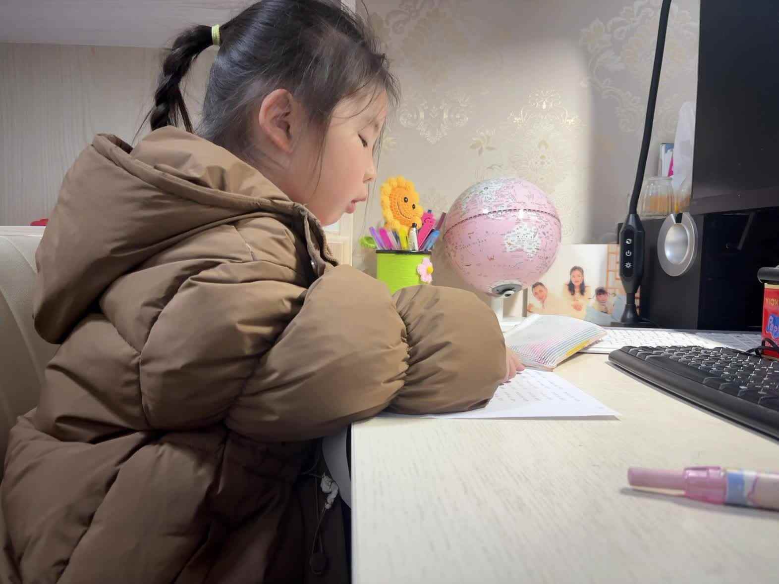 学前B班蒲依诺2025.2.27日指读(拼音练习单).mp4